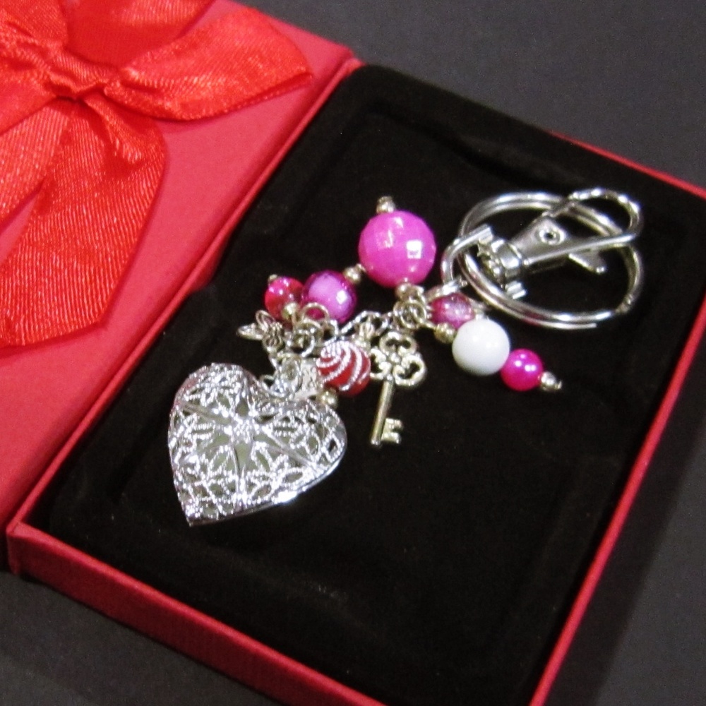 NEW Pink Grow in dark heart Keychain Purse Charm